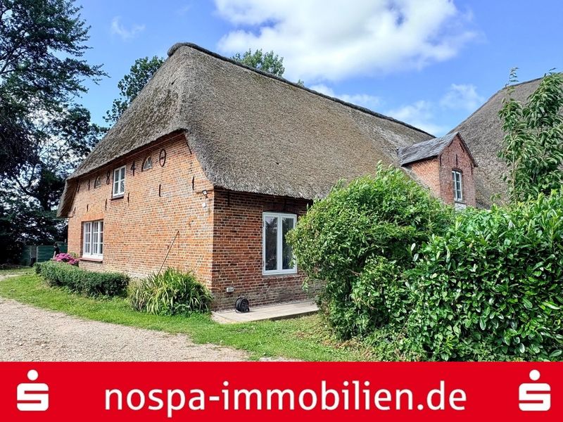 OFFENES ONLINE-BIETERVERFAHREN! Baurechtlich genehmigte Dachgeschosswohnung zum Selbstausbau!